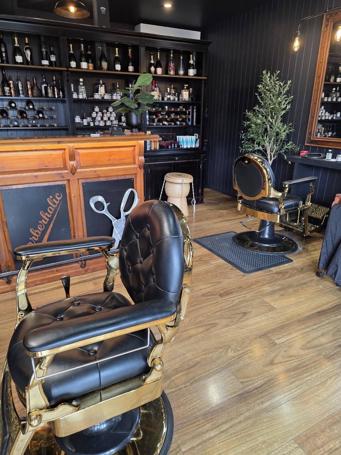 Barberholic interior